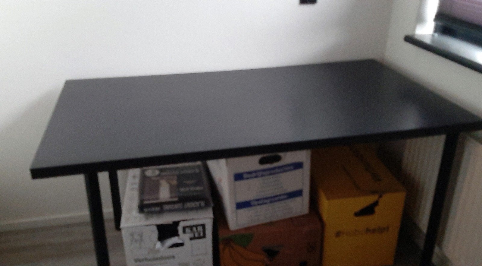 ikea bureau zwart  140 cm x 75 cm, Huis en Inrichting, Bureaus, Ophalen