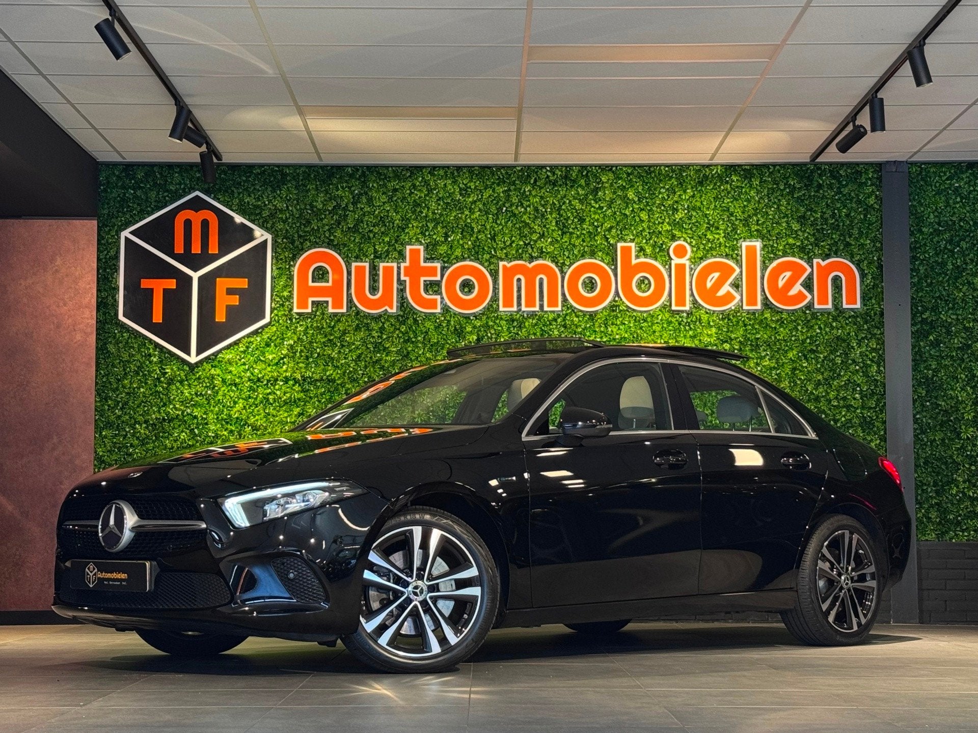 Mercedes-Benz A-klasse 250 e Business Sol. |218 PK|PANO|ACC|, Gebruikt, 4 cilinders, Met garantie (alle), 15 kWh