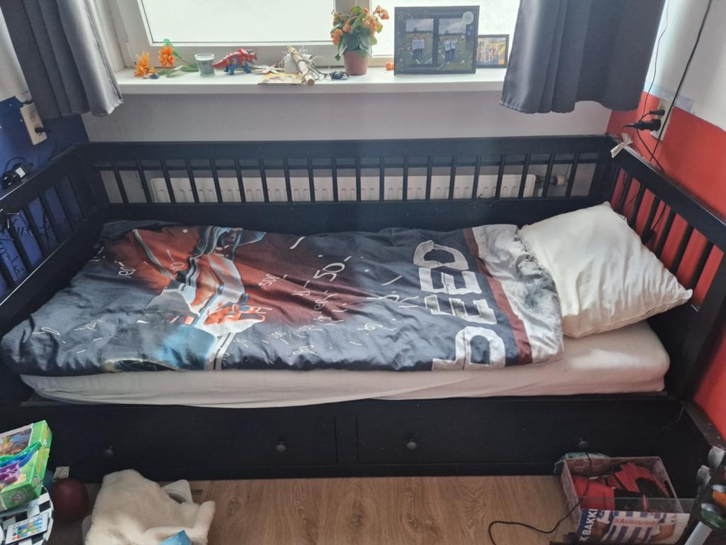 Ikea zwarte hemnes bed, 85 tot 100 cm, Gebruikt, Ophalen of Verzenden, Matras