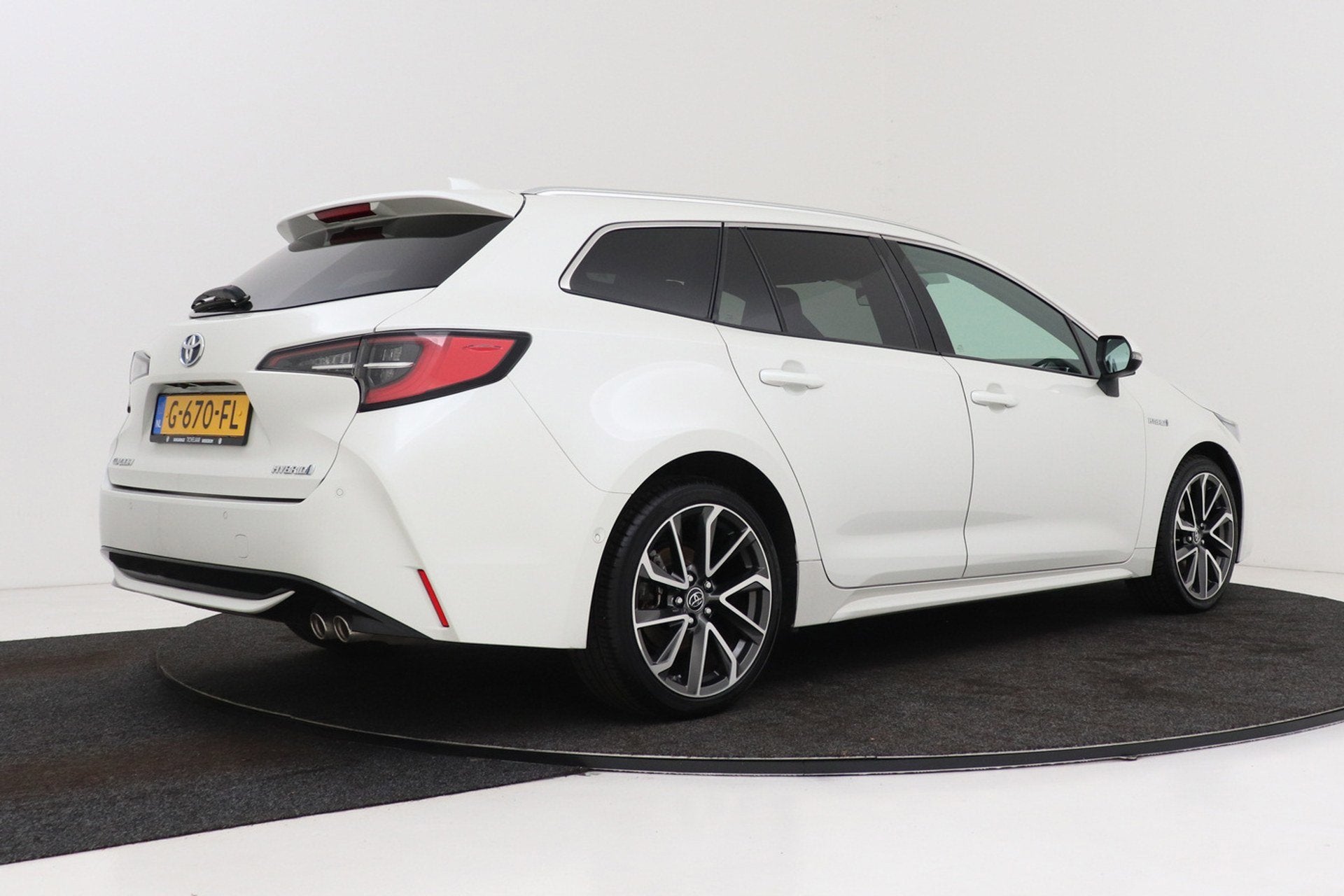 Toyota Corolla Touring Sports 2.0 Hybrid Executive JBL | Org, 1345 kg, 450 kg, Gebruikt, 4 cilinders