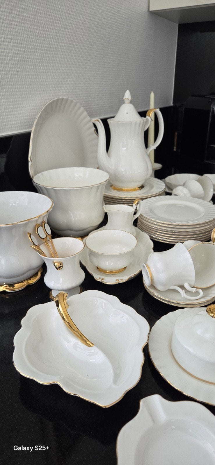 ROYAL ALBERT KOFFIE SERVIES, Ophalen