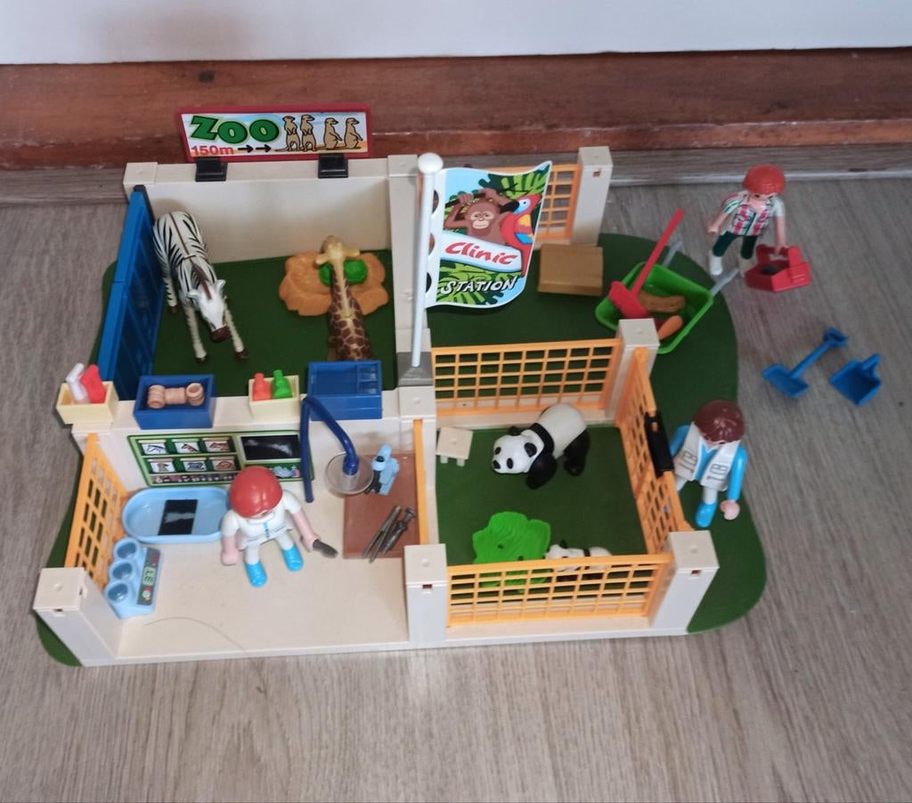 Playmobil Zoo Dierenkliniek En nog veel meer playmobil, Ophalen of Verzenden, Zo goed als nieuw