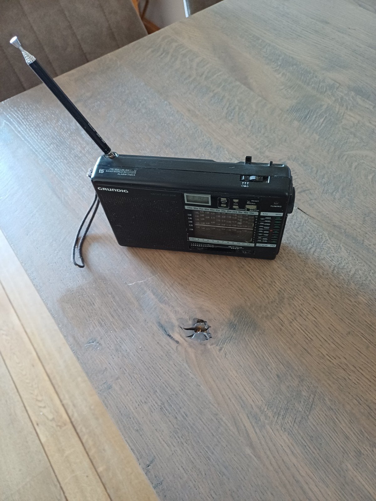 Draagbare FM radio met antenne - Grundig Yacht Boy 206, Ophalen of Verzenden, Gebruikt, Radio