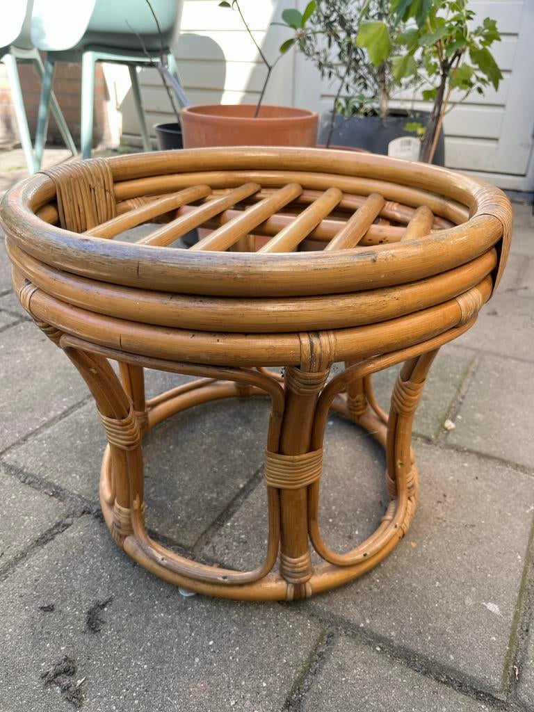 Vintage rotan bijzettafel - Charmant en veelzijdig, Huis en Inrichting, Tafels | Bijzettafels, Minder dan 55 cm, Gebruikt, Rond