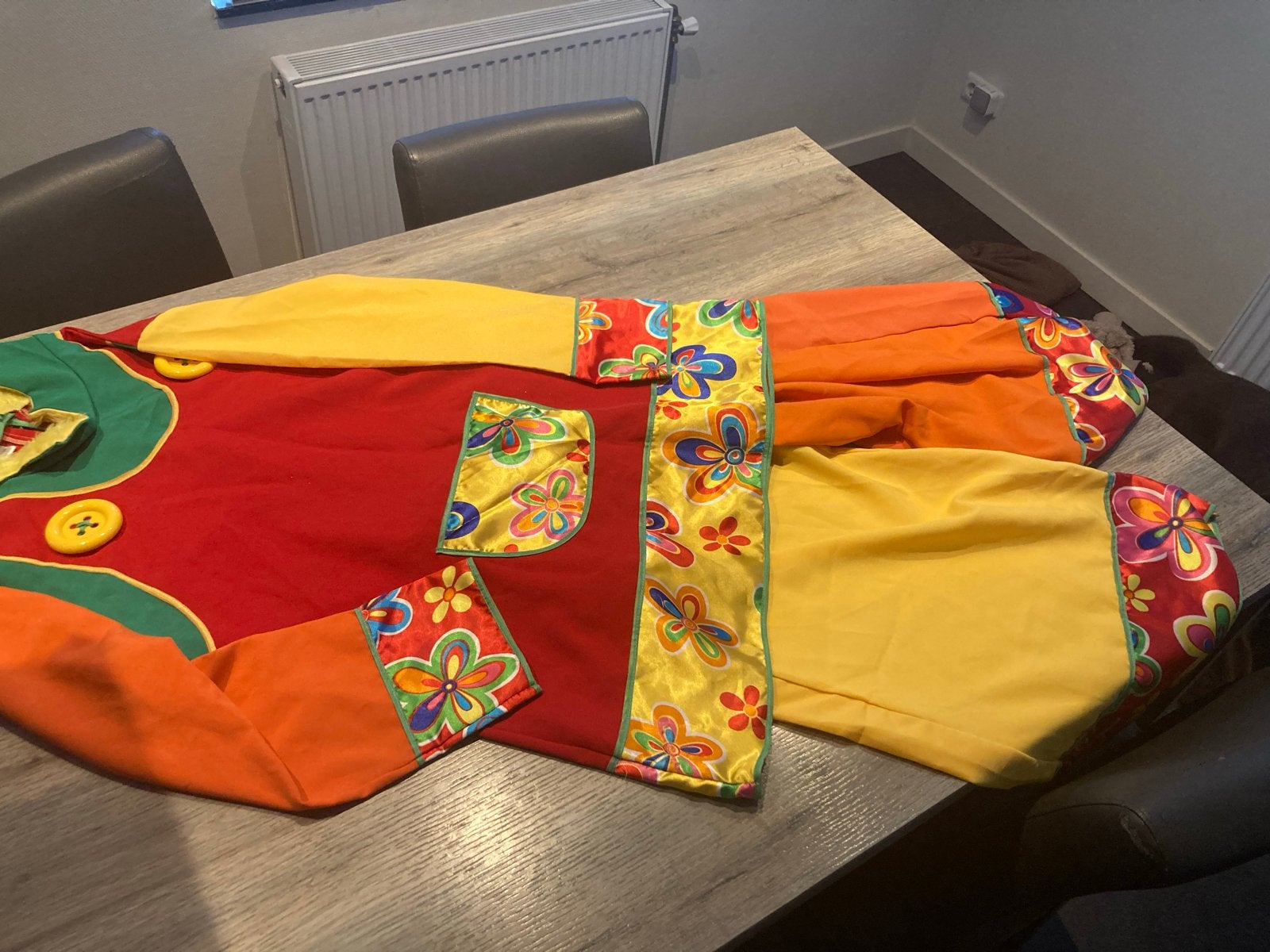 Kleurrijk Clownspak - Ideaal voor Carnaval of themaFeest, Carnaval, Maat 46/48 (XL) of groter, Ophalen of Verzenden, Zo goed als nieuw