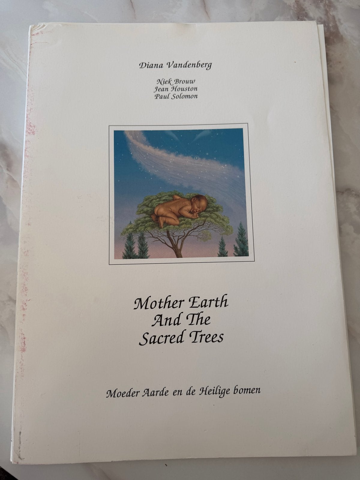 Mother Earth And The Sacred Trees - Moeder Aarde en de Heili, Ophalen of Verzenden, Gelezen, Spiritualiteit algemeen, Achtergrond en Informatie