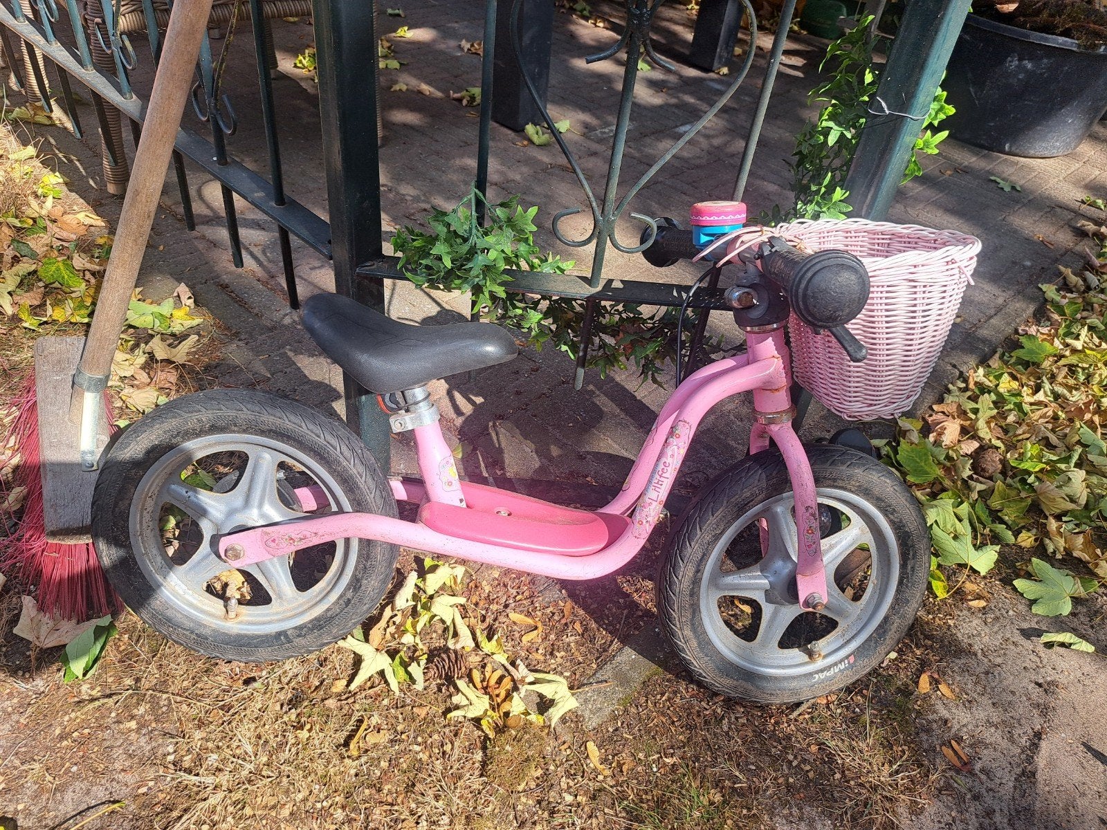 Roze Puky XL loopfiets met handrem, Kinderen en Baby's, Speelgoed | Buiten | Voertuigen en Loopfietsen, Ophalen, Gebruikt