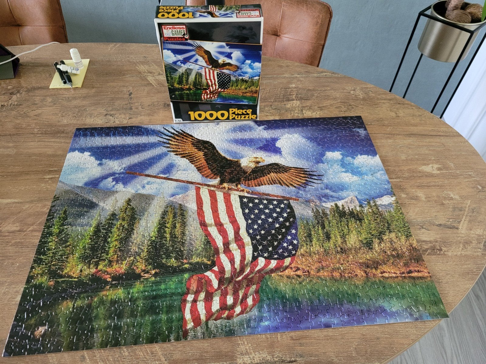 ADELAAR MET AMERIKAANSE VLAG 1000 stukjes kost 2.50, Ophalen of Verzenden, 500 t/m 1500 stukjes, Zo goed als nieuw, Legpuzzel