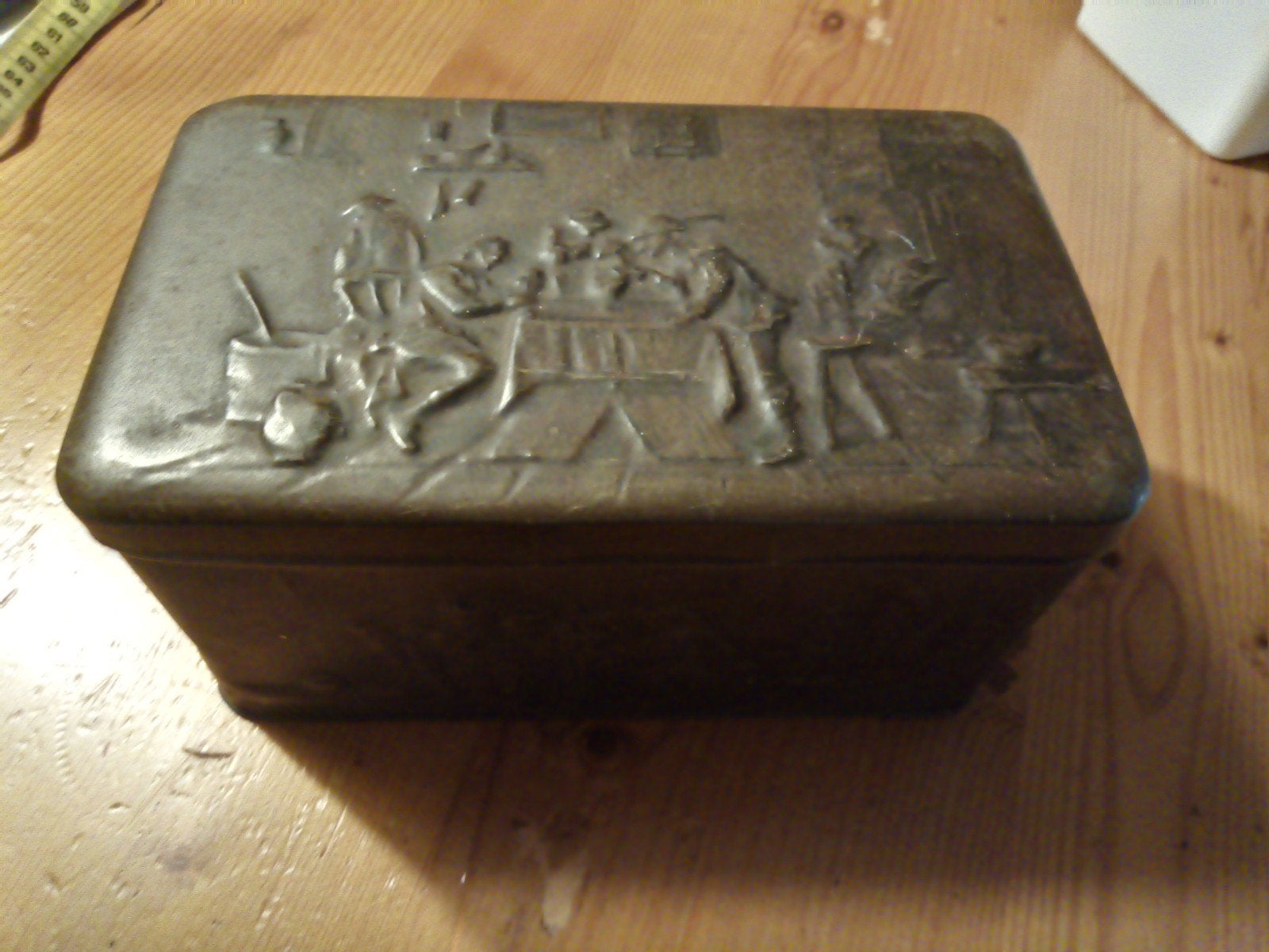 Antieke blikken doos met reliëf, 18x11x9 cm, Ophalen of Verzenden