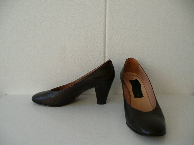 Donkerbruine schoenen met hak mt 37 nieuwstaat, Schoenen met lage hakken, Bruin, Ophalen of Verzenden, Zo goed als nieuw