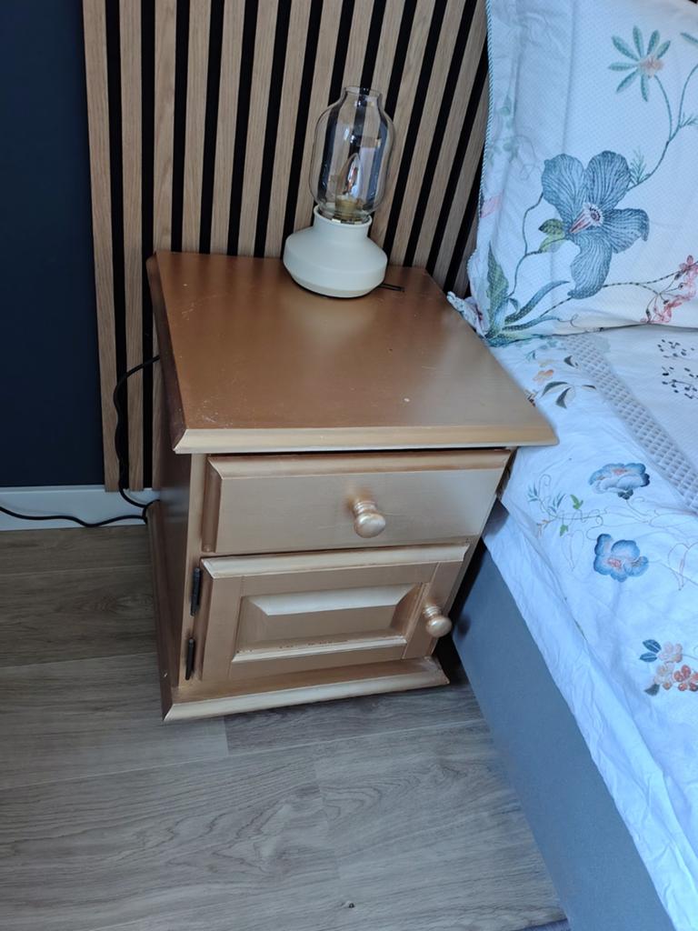 2 houten nachtkastjes goud geschilderd, Huis en Inrichting, Slaapkamer | Nachtkastjes, Ophalen, Gebruikt, Hout