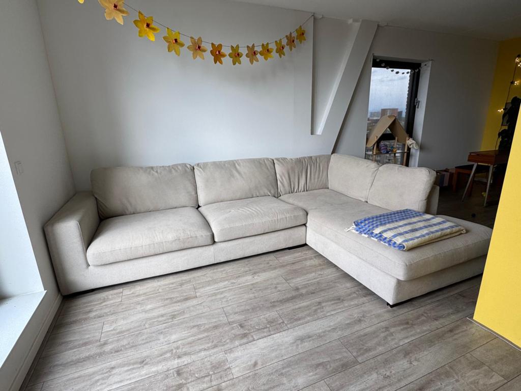 Grote beige hoekbank 330x220 cm - diepe zit, Huis en Inrichting, Ophalen, Hoekbank, 300 cm of meer, Zo goed als nieuw