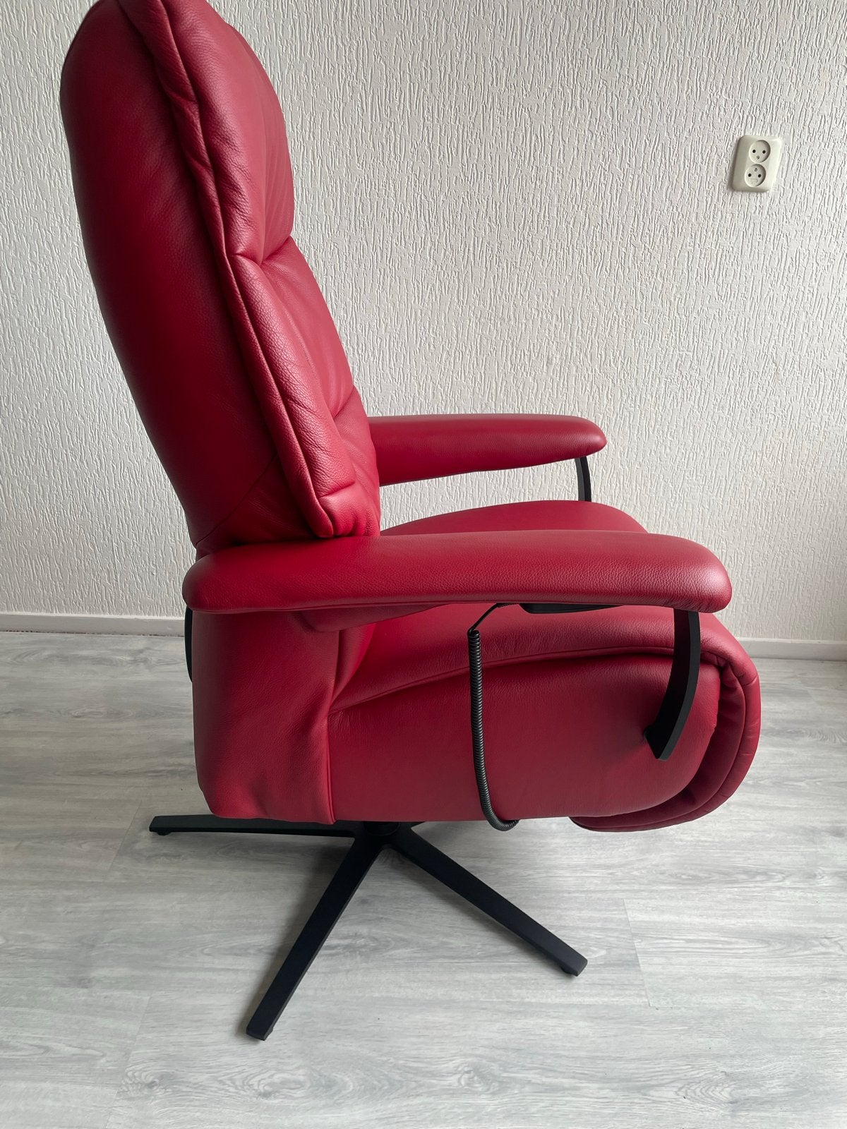 Meubelzorg Sta-op-stoel - Nieuw zitgedeelte - Rood Leer, Ophalen, Leer, Zo goed als nieuw, Eén