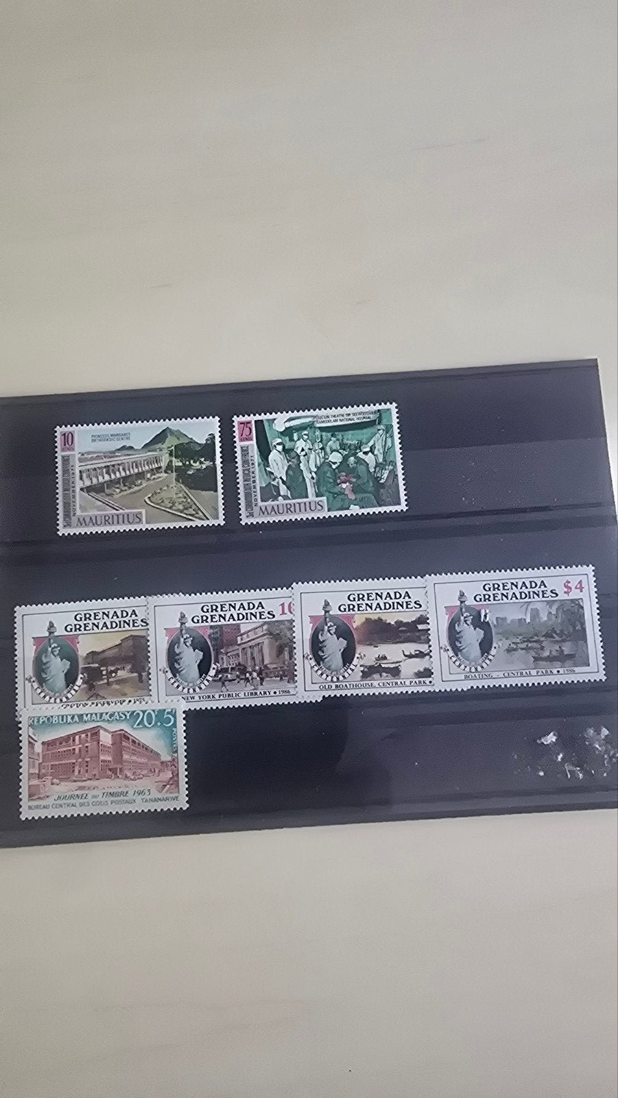 Postzegels Mauritius, Grenada Grenadines, Rep. Malagasy, Ophalen of Verzenden