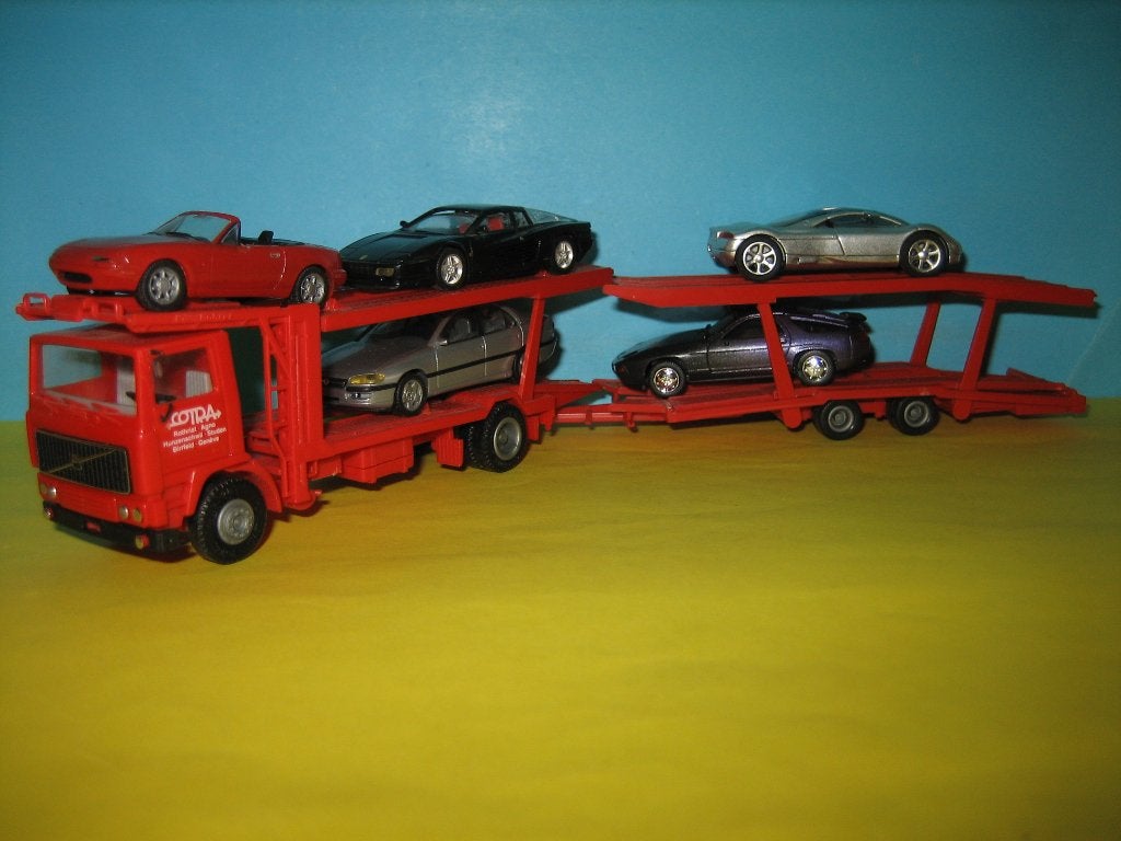 Auto-Transporter VOLVO 10 van Cotra met 5 x lux  Herpa, Ophalen of Verzenden, Zo goed als nieuw, Bus of Vrachtwagen, Herpa
