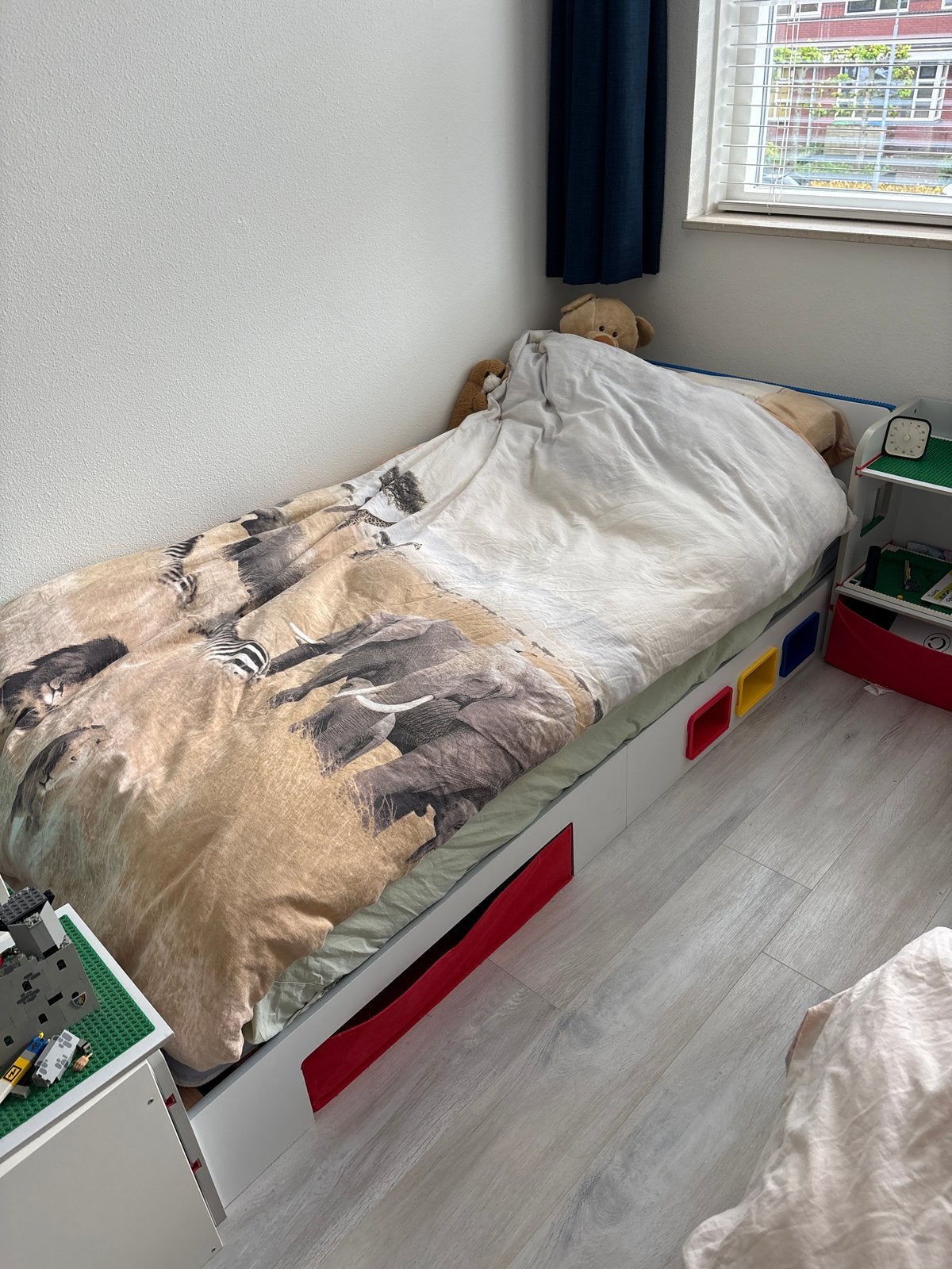 LEGO bed 95x205 incl matras/topper en nachtkastje, Ophalen, Gebruikt, Eenpersoons, Wit