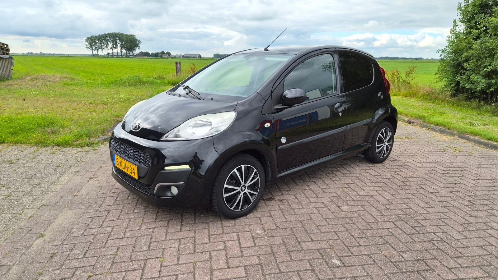 Peugeot 107 1.0 12V 5DR 2013 Zwart Airco, Onderhoud, Carplay, Voorwielaandrijving, Euro 5, Stof, Zwart