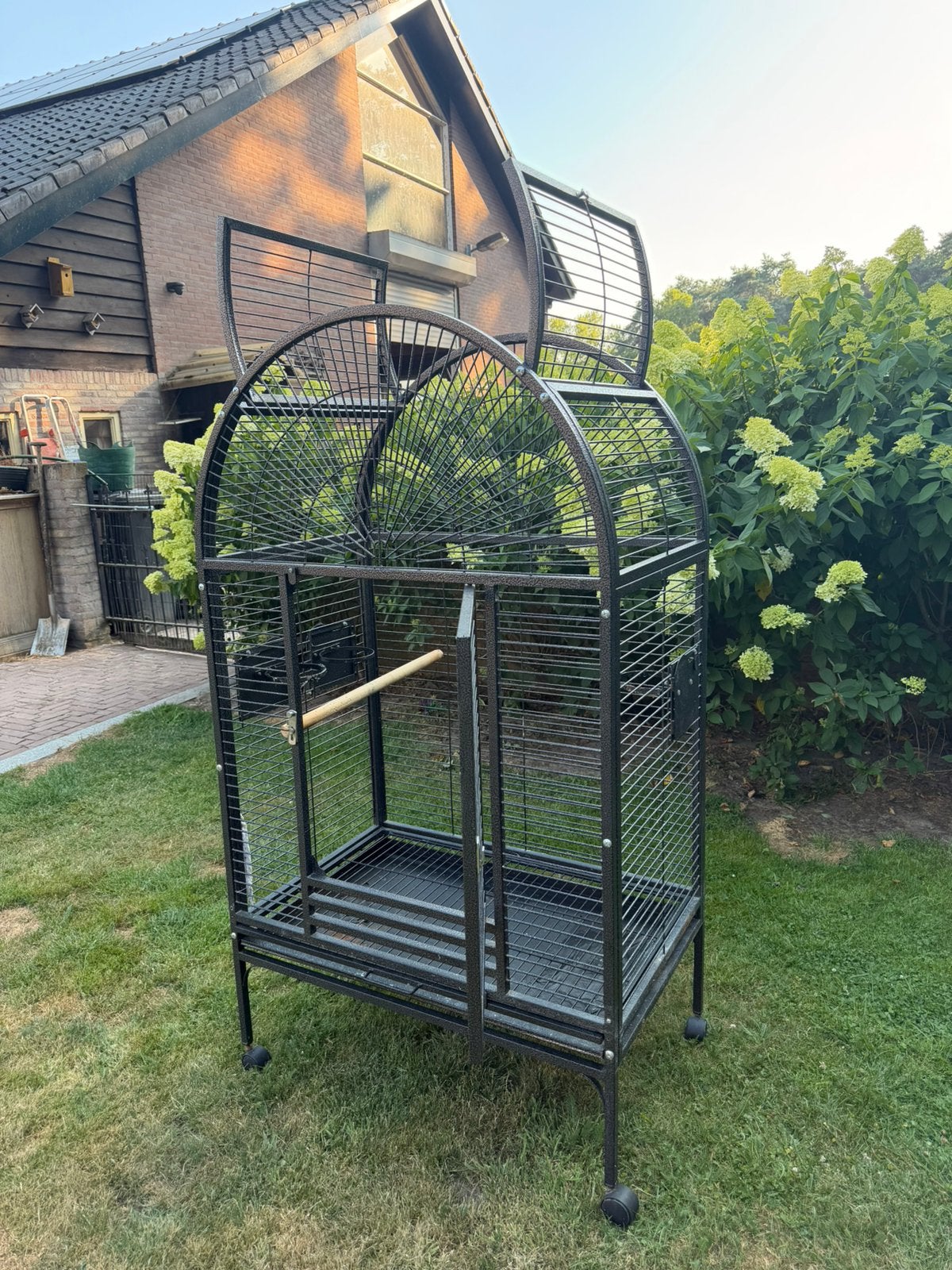 Te koop ruime vogelkooi/papegaaienkooi, Ophalen, Gebruikt, Metaal, Vogelkooi