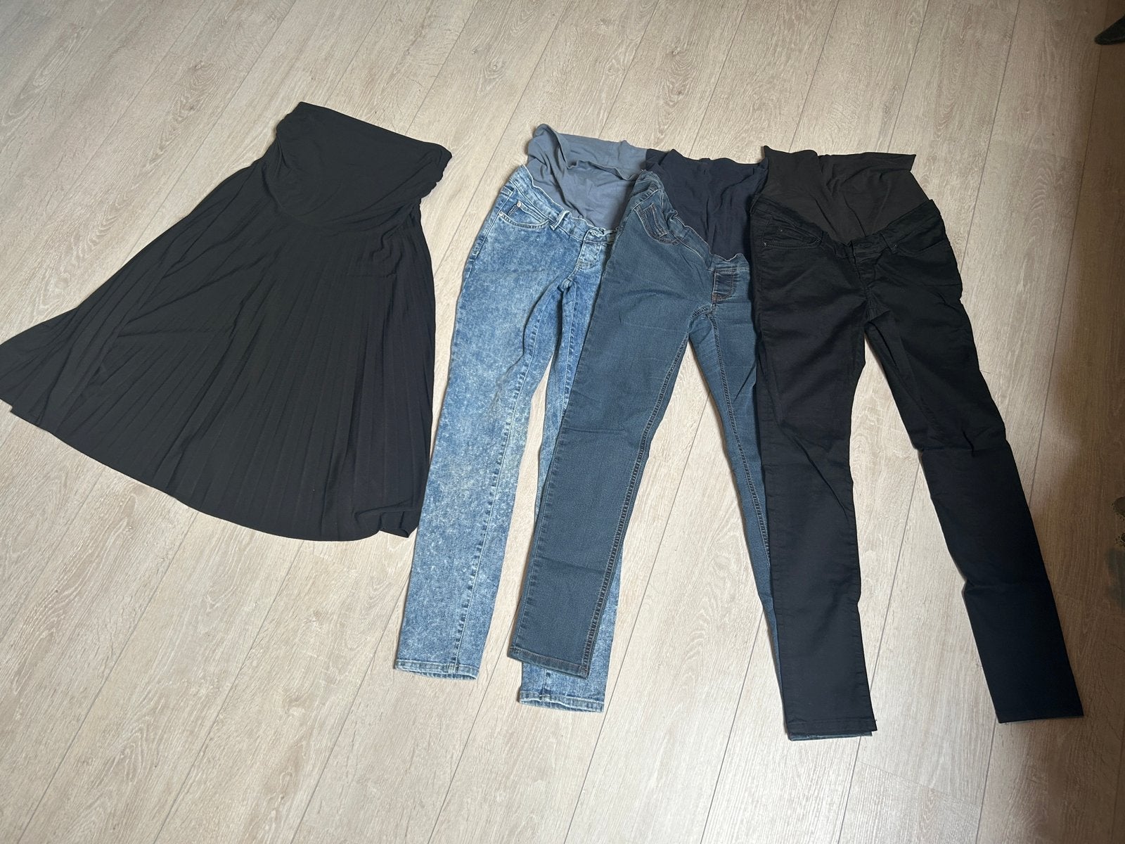 Zwangerschapskleding pakket: 3 broeken, 1 rok, 2 shirts, Maat 38/40 (M), Blauw, Ophalen of Verzenden, Gedragen