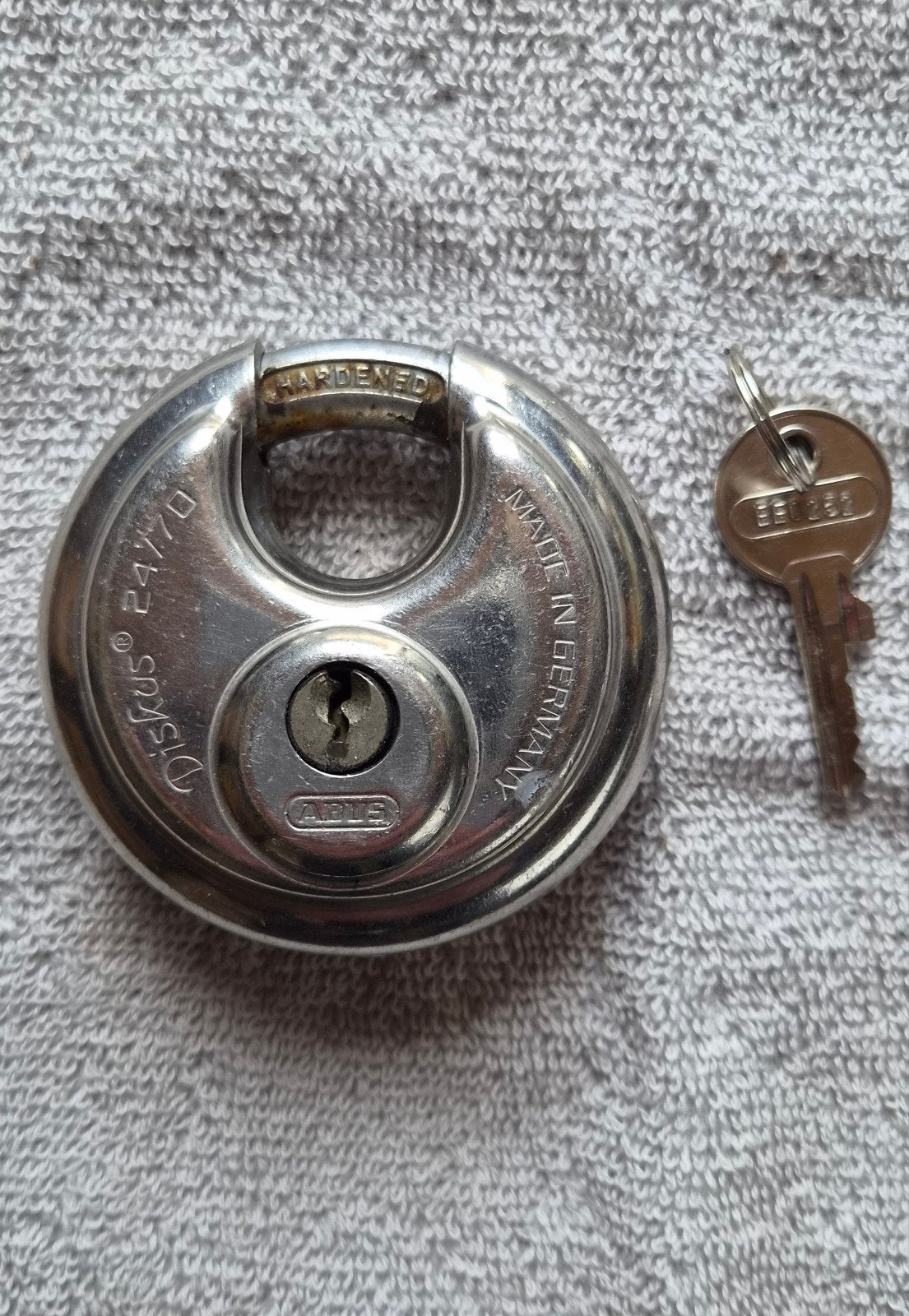 ABUS Diskus 24/70 hangslot met sleutel., Doe-het-zelf en Verbouw, Ophalen of Verzenden, Zo goed als nieuw, Slot
