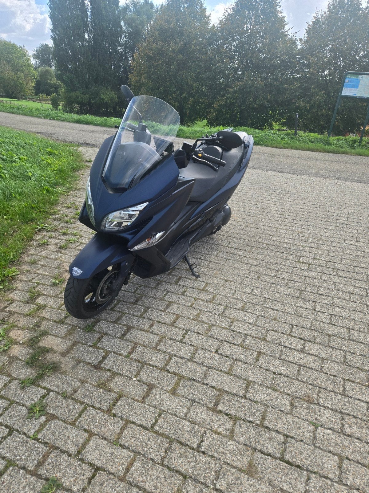 Suzuki Burgman AN400 met Carplay en handvatverwarming, Motoren, 400 cc, Scooter, Occasion, Particulier