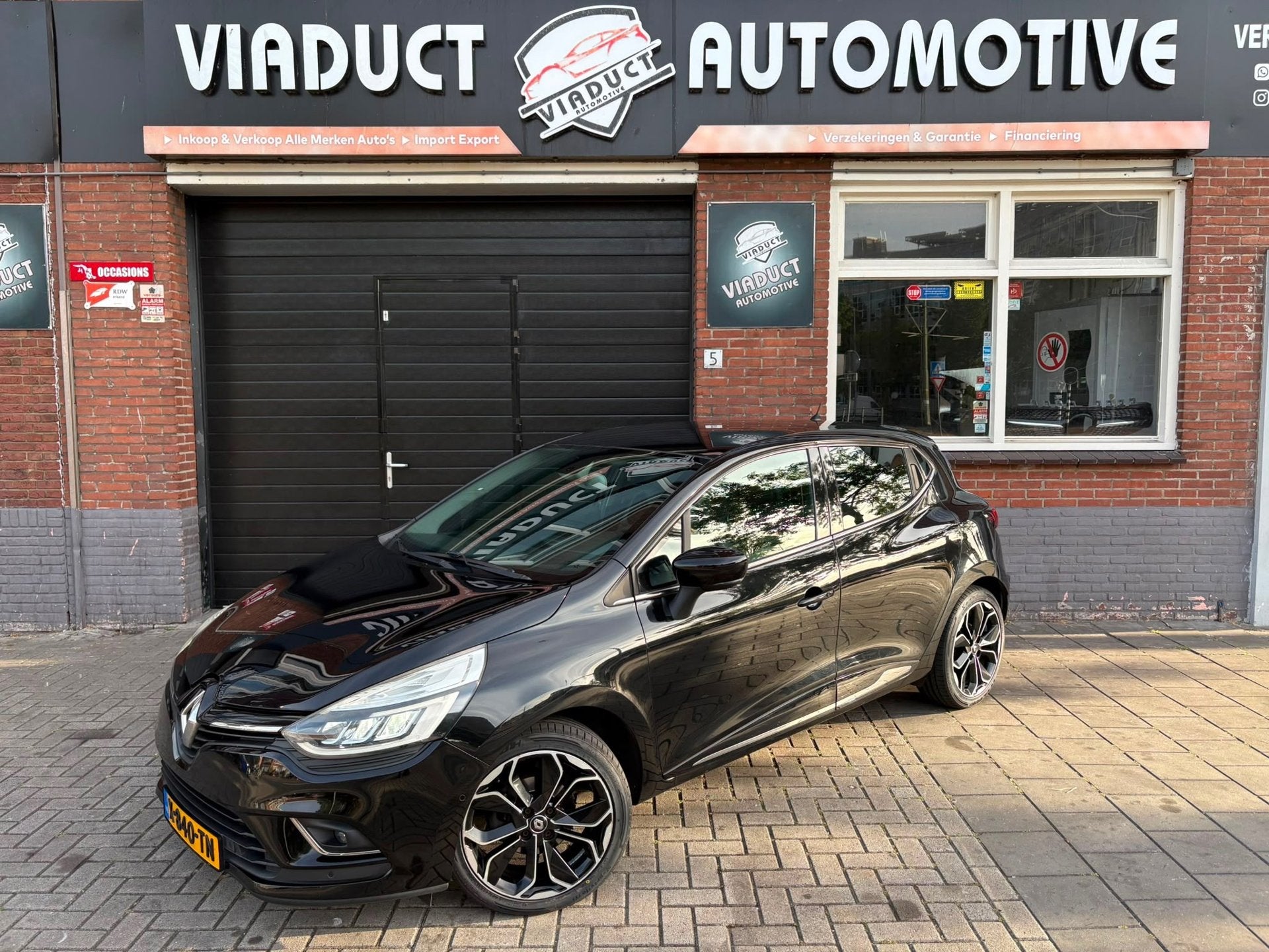 Renault Clio 1.5 dCi Intens Bose Stoel verwarming A Camera, Auto's, Automatische klimaatregeling, Gebruikt, 4 cilinders, Zwart