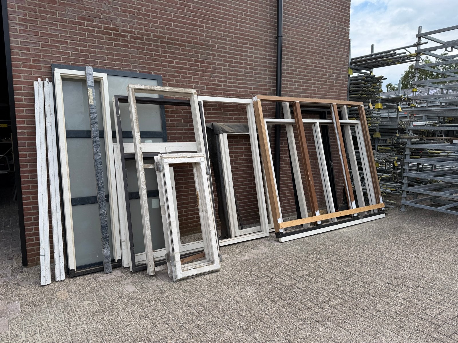 Partij diverse kozijnen en ramen te koop, Ophalen, Gevelraam of Ruit, Gebruikt, 160 cm of meer