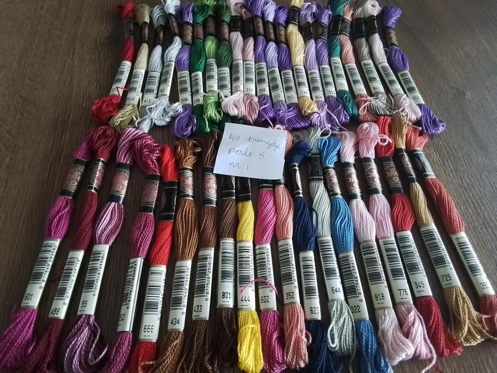 40 strengetjes perle 5, nr 1, Ophalen of Verzenden, Nieuw, Handborduren, Borduurgaren of Zijde