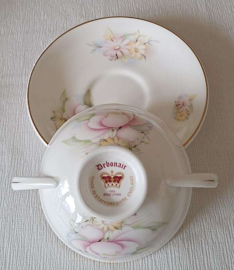 Debonair 'fine bone china' soepkom met schotel Staffordshire, Antiek en Kunst, Ophalen of Verzenden