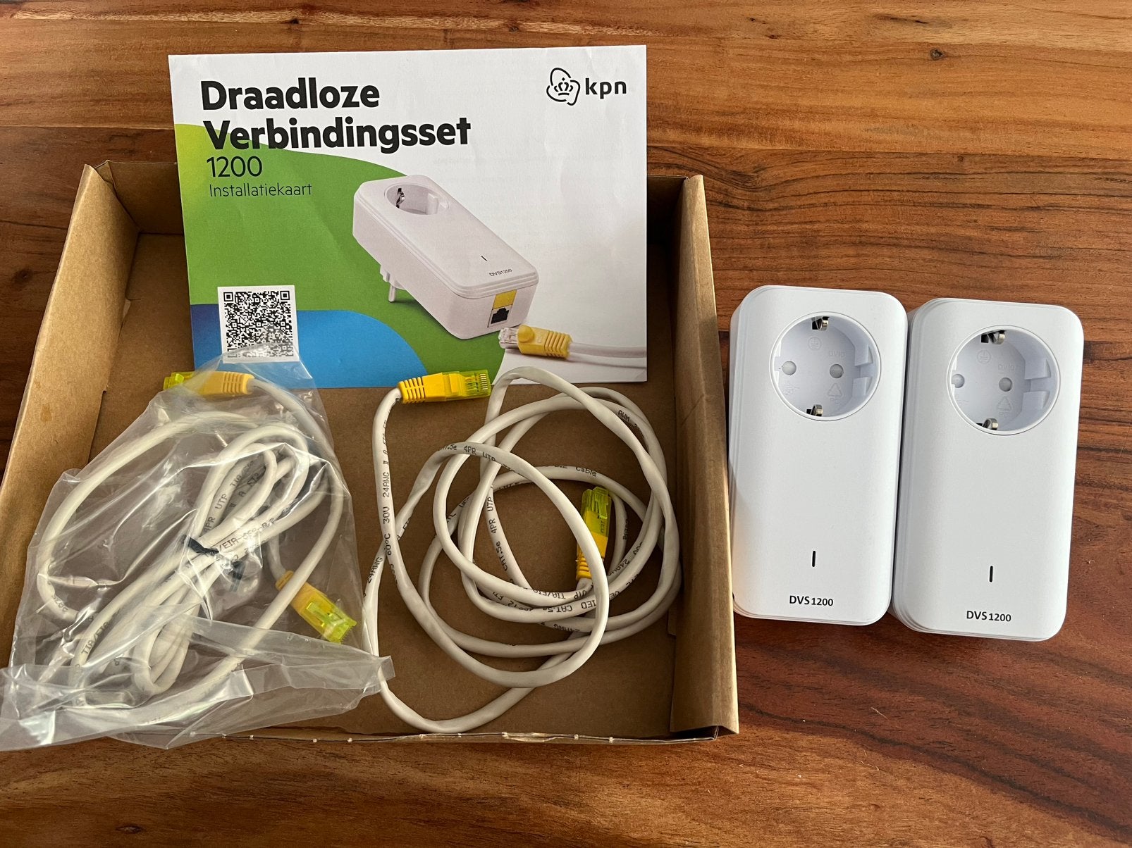 KPN draadloze verbindingsset DVS 1200 incl ethernetkabels, Ophalen of Verzenden, Zo goed als nieuw
