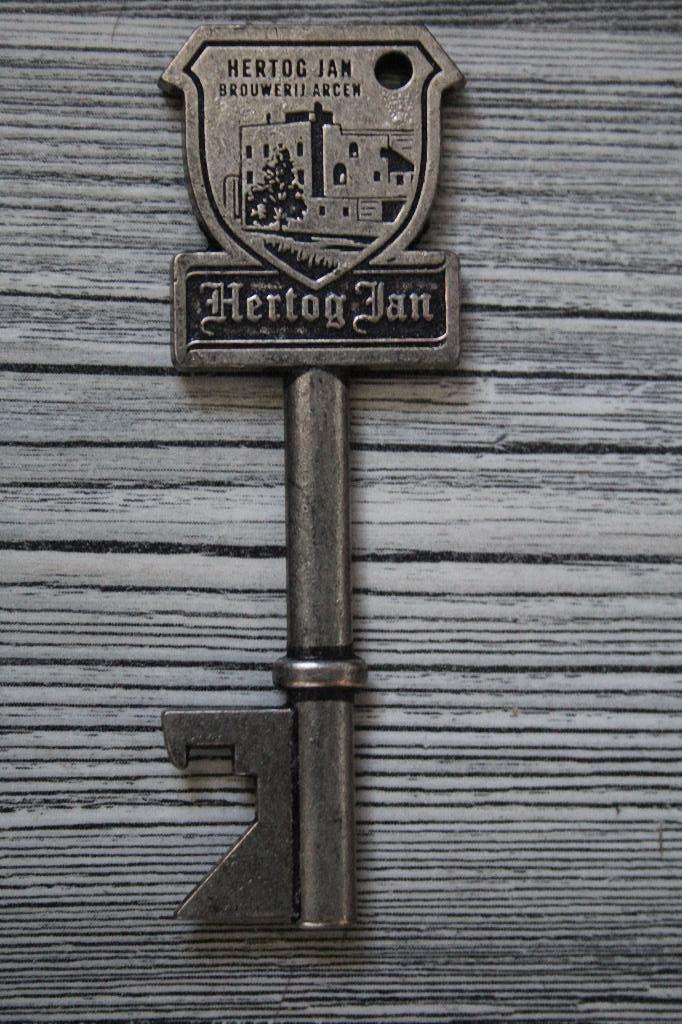 Hertog Jan flessen opener in de vorm van sleutel, Verzamelen, Biermerken, Ophalen of Verzenden, Gebruikt, Flesopener, Hertog Jan