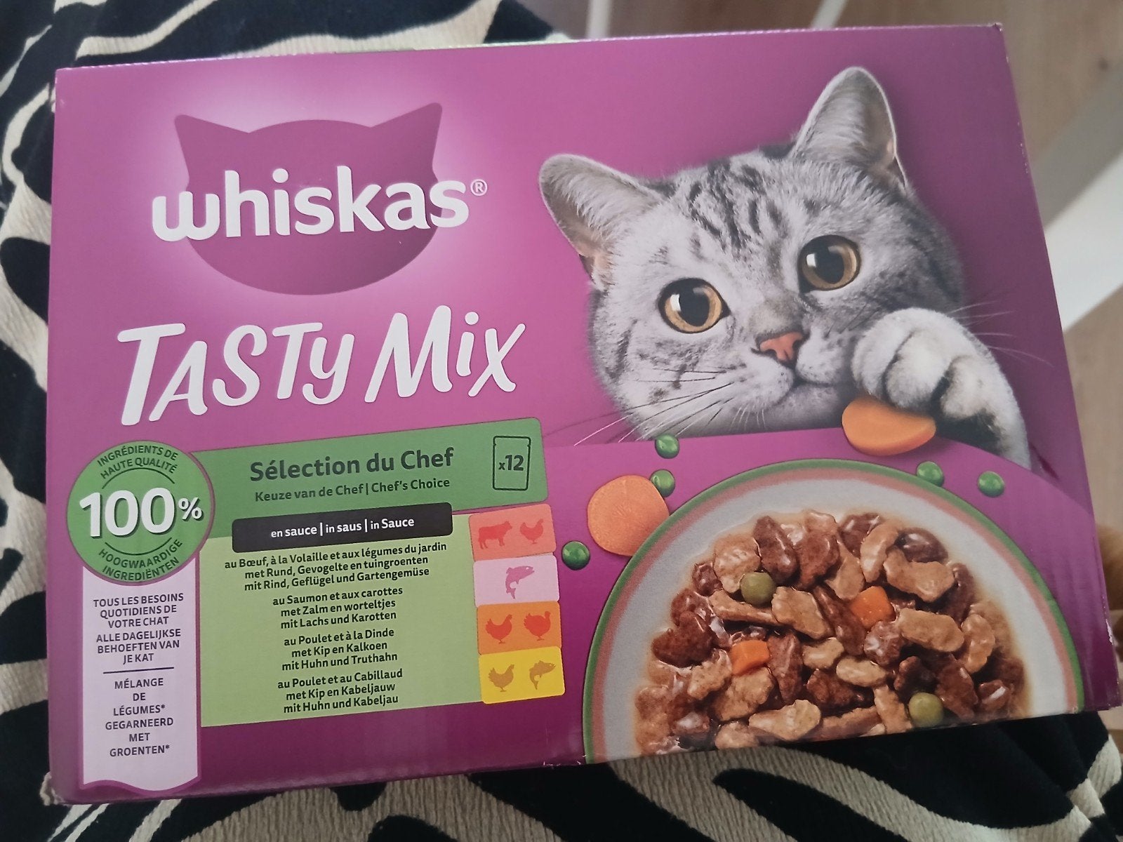 nat voer kat, Ophalen, Kat
