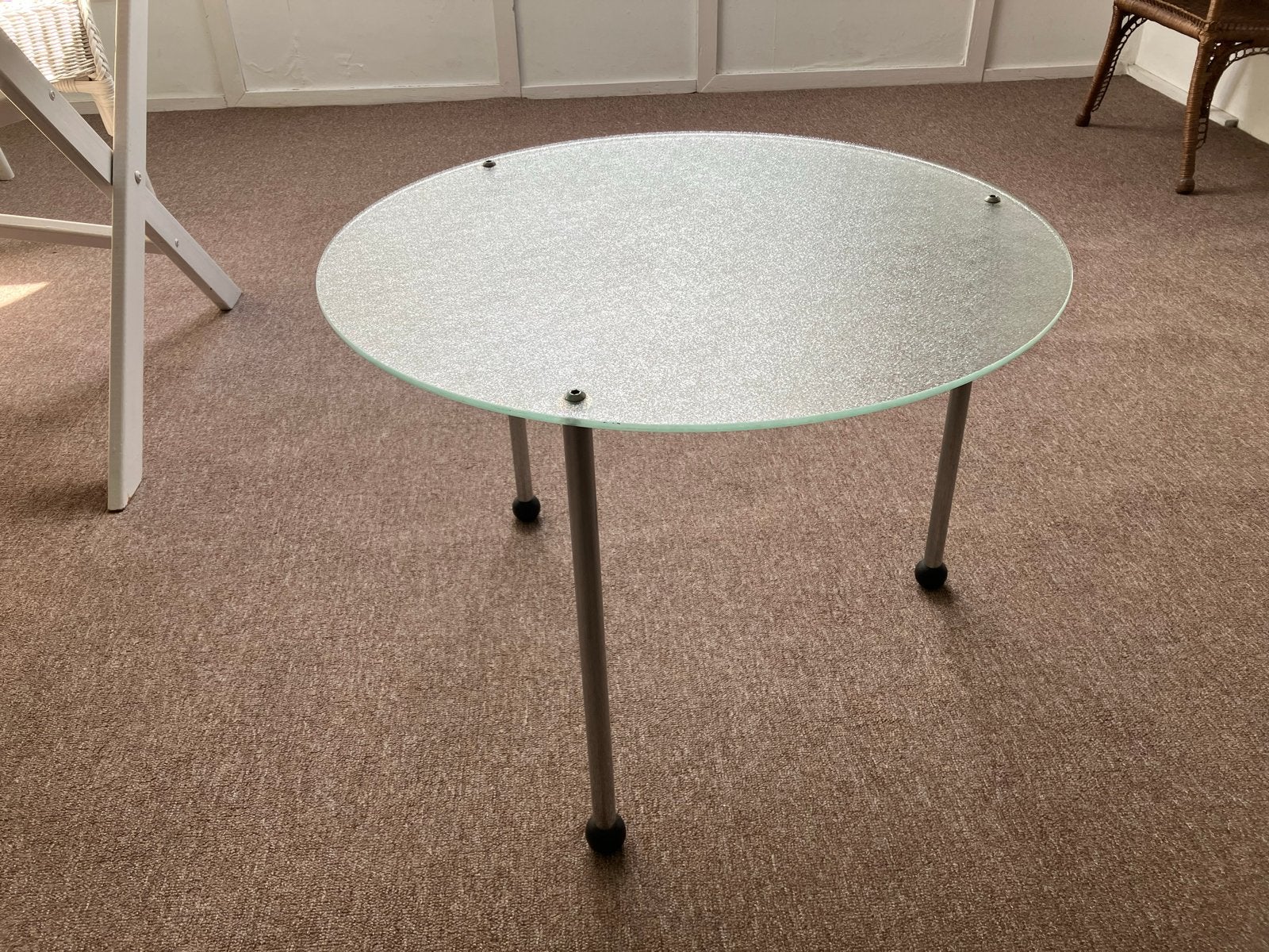 Glazen salontafel met metalen poten, hoog 44 cm, rond 60 cm, Ophalen, Minder dan 50 cm, Gebruikt, 50 tot 100 cm