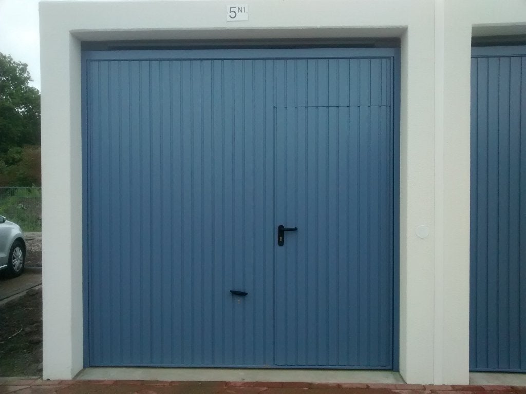 TE HUUR Garagebox Opslagruimte Benthuizen (Zoetermeer) 18m2