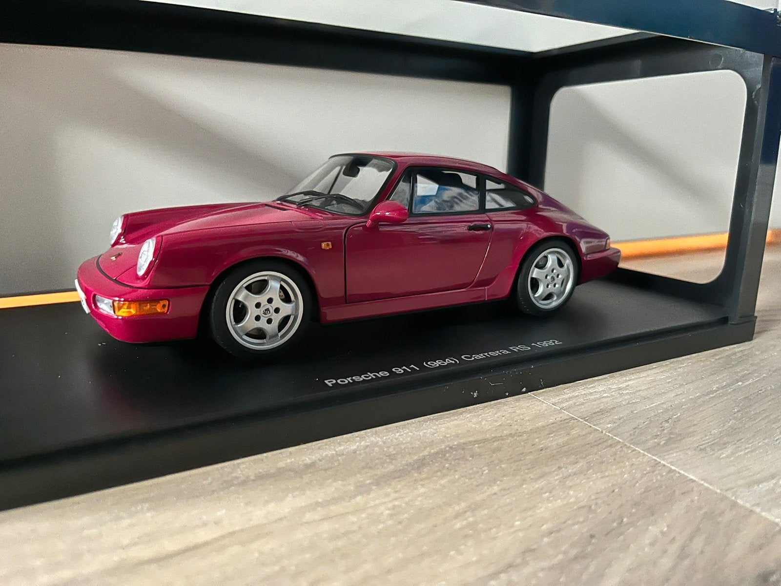 Porsche 911 (964) Carrera RS Rubystone Red Autoart 1:18, Hobby en Vrije tijd, Modelauto's | 1:18, Ophalen of Verzenden, Zo goed als nieuw