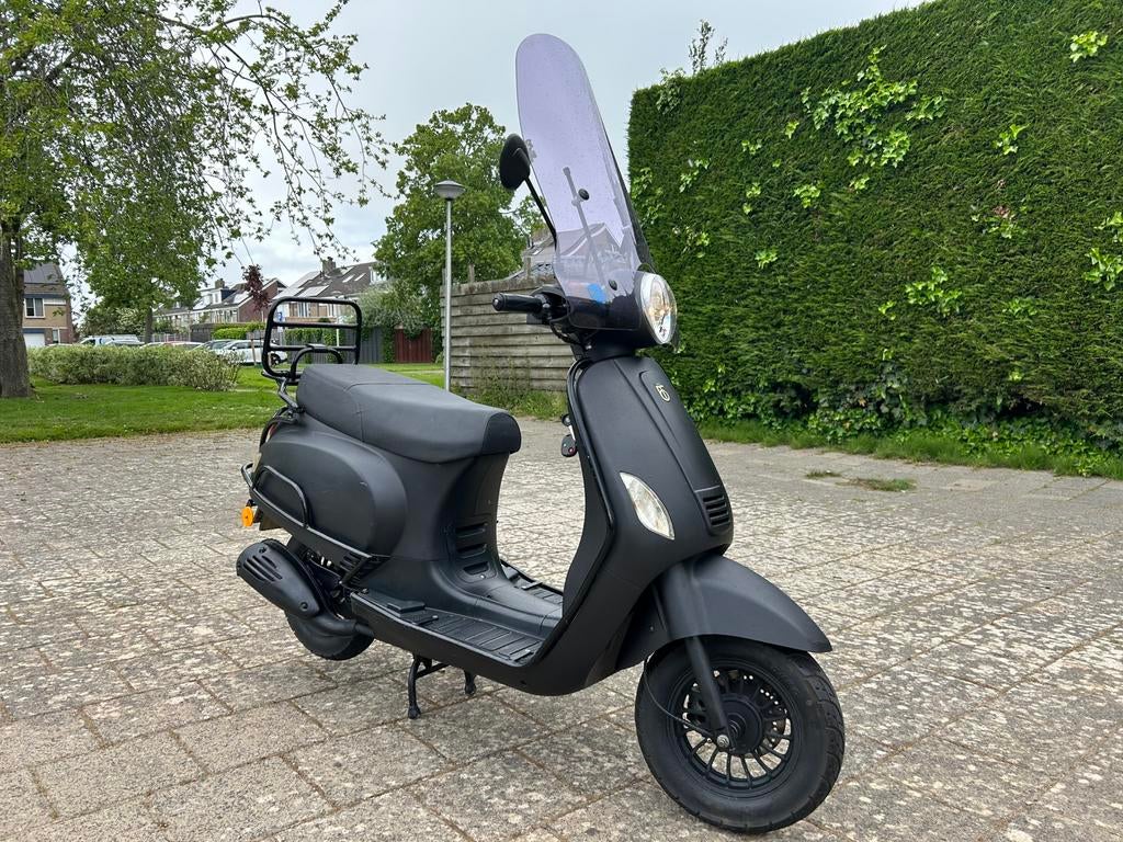 Btc Riva 2017 4T 50CC 2000KM snor scooter, Ophalen of Verzenden, Zo goed als nieuw, Benzine