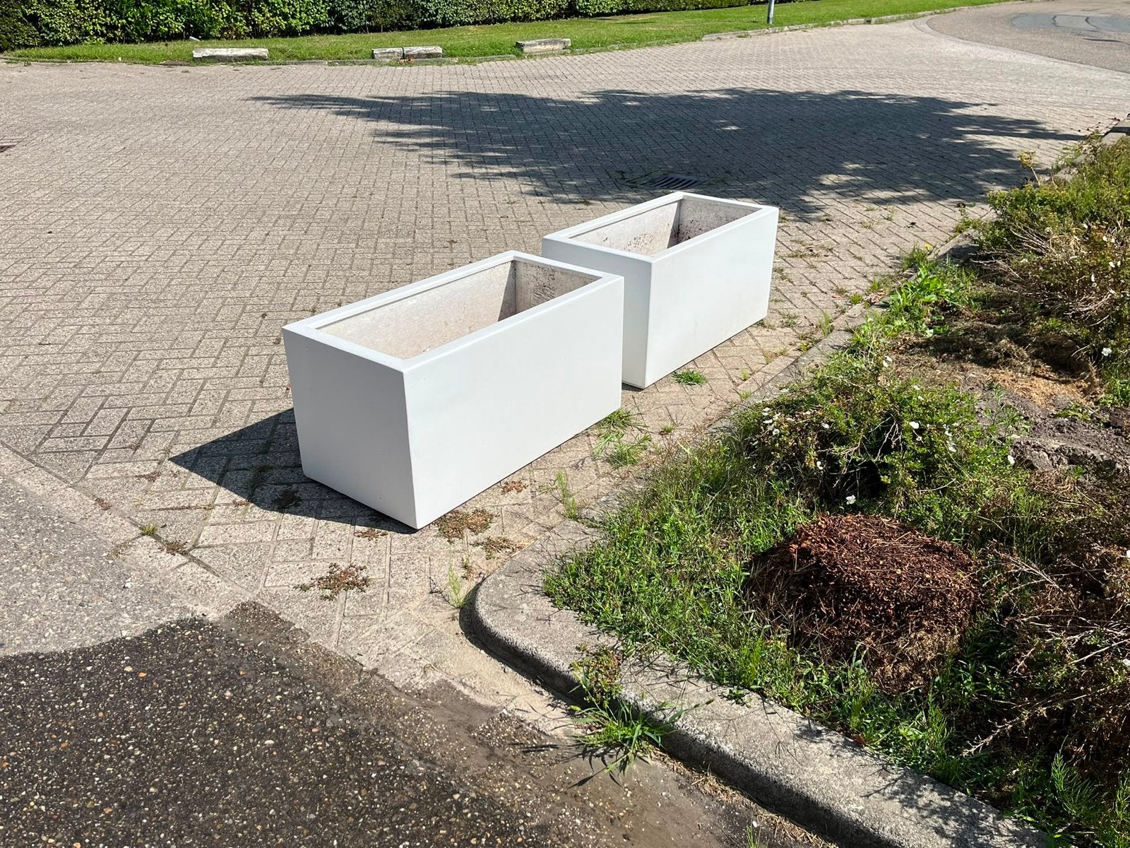 Twee grote witte plantenbakken polyester, Ophalen, Kunststof, Gebruikt, 100 cm of meer