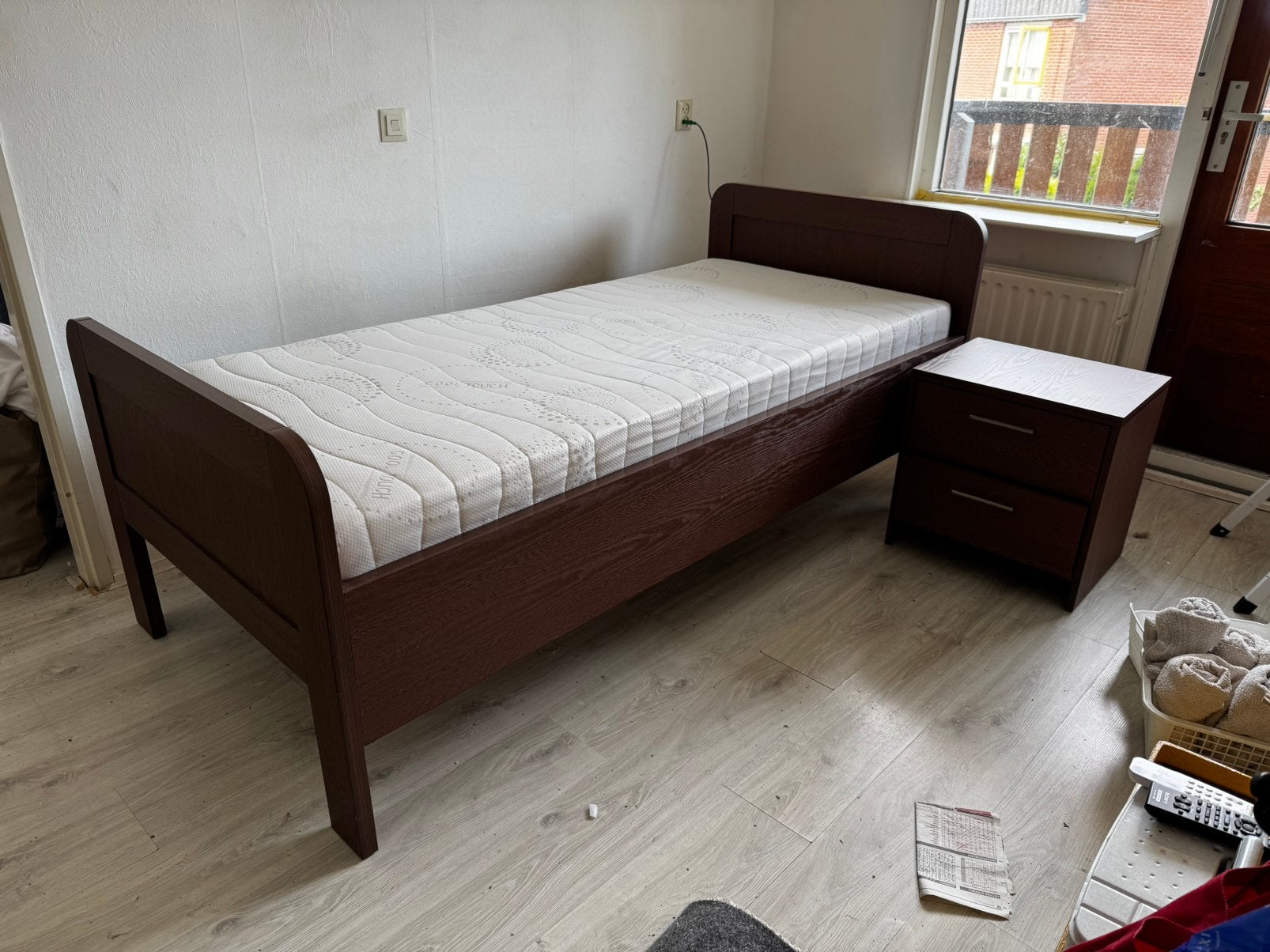 Zo goed als nieuw: bed met elektrisch verstelbare bodem, Ophalen, Verstelbaar, 90 cm, Eenpersoons