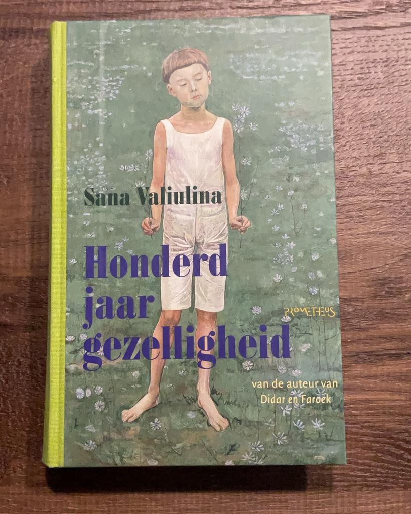 Sana Valiulina - Honderd jaar gezelligheid, Boeken, Europa overig, Sana Valiulina, Ophalen of Verzenden, Zo goed als nieuw