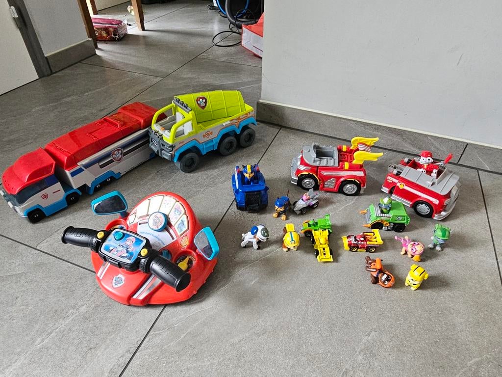 Diverse Paw Patrol voertuigen, poppetjes en stuur, Ophalen