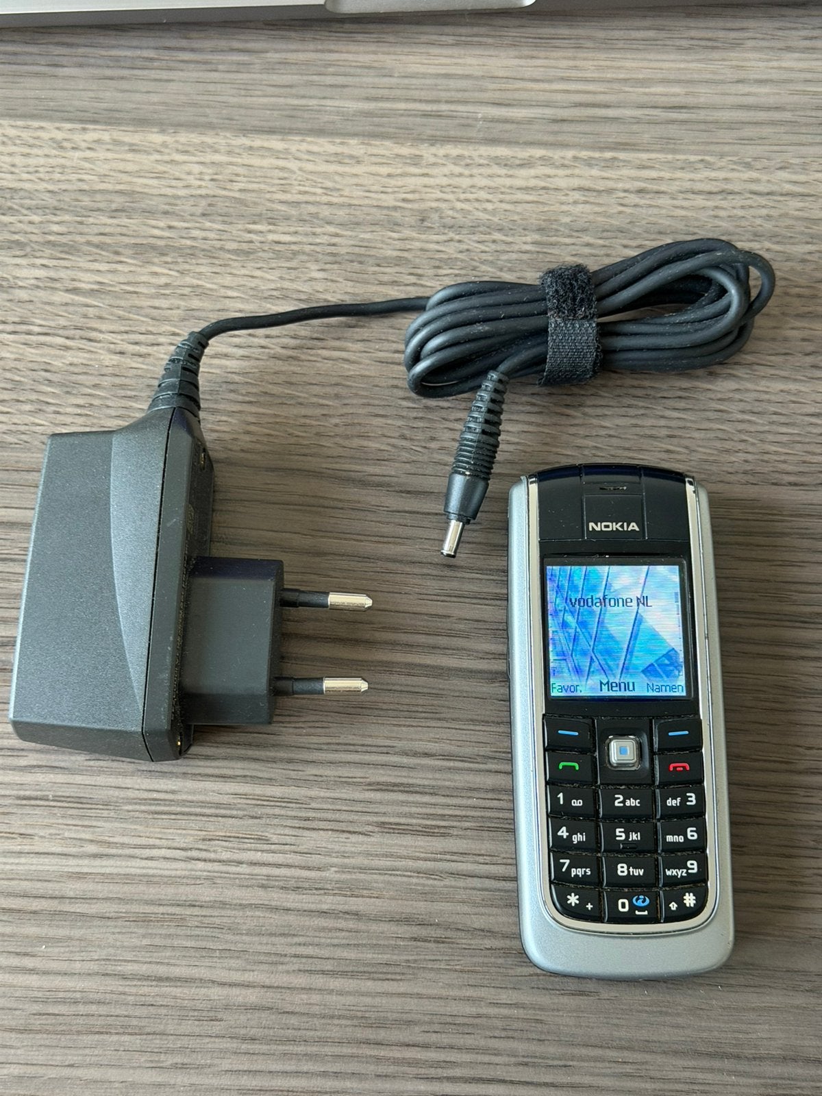 Nokia 6021 simlockvrij met oplader, Ophalen of Verzenden, Zo goed als nieuw, Geen camera, Klassiek of Candybar