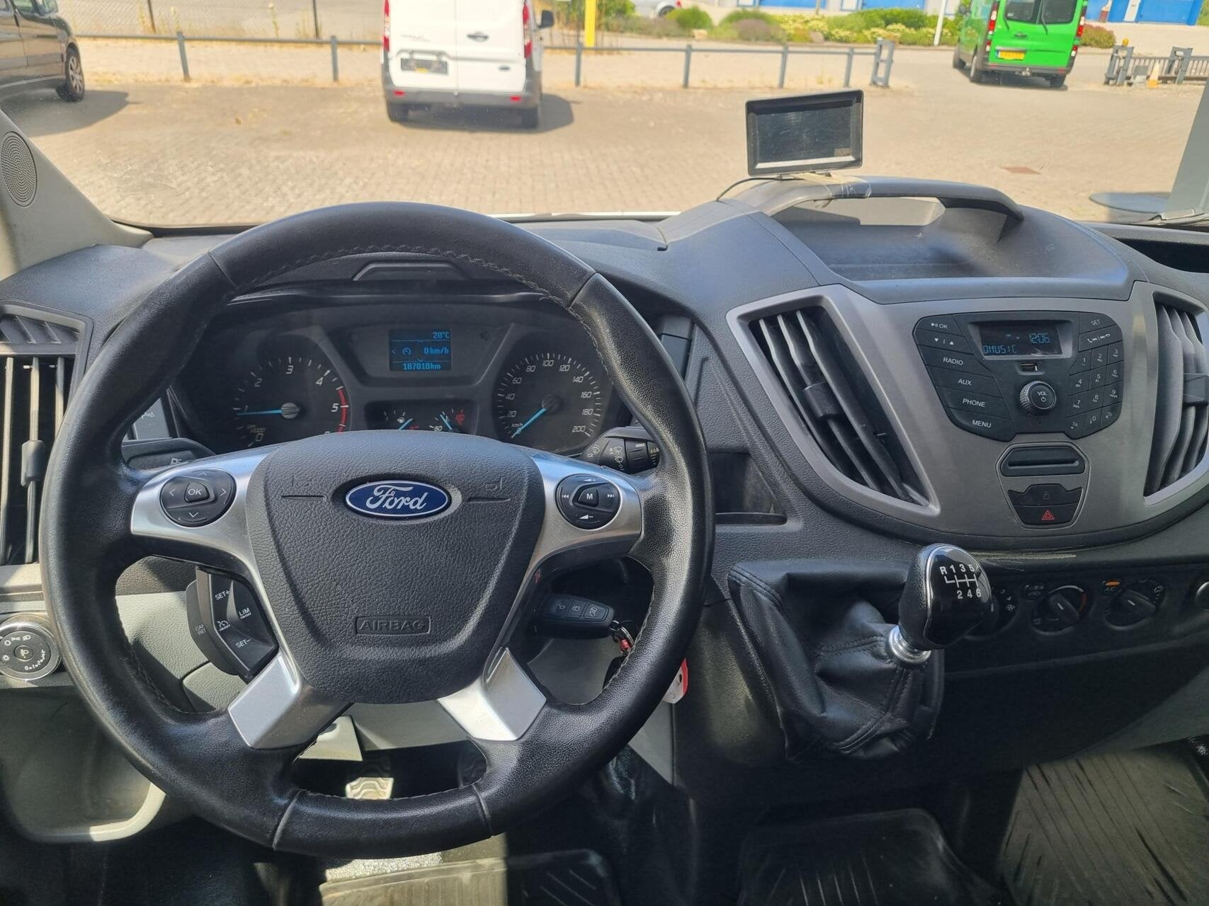 Ford Transit 2.0 TDCI L2H2 Airco Cruise 130pk 2750kg trek, Auto's, Euro 6, 4 cilinders, Bluetooth, Wit