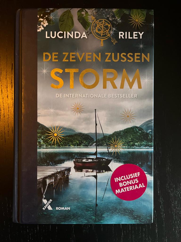 Lucinda Riley - De Zeven Zussen deel 2: Storm (Hardcover), Boeken, Ophalen of Verzenden, Zo goed als nieuw, Nederland