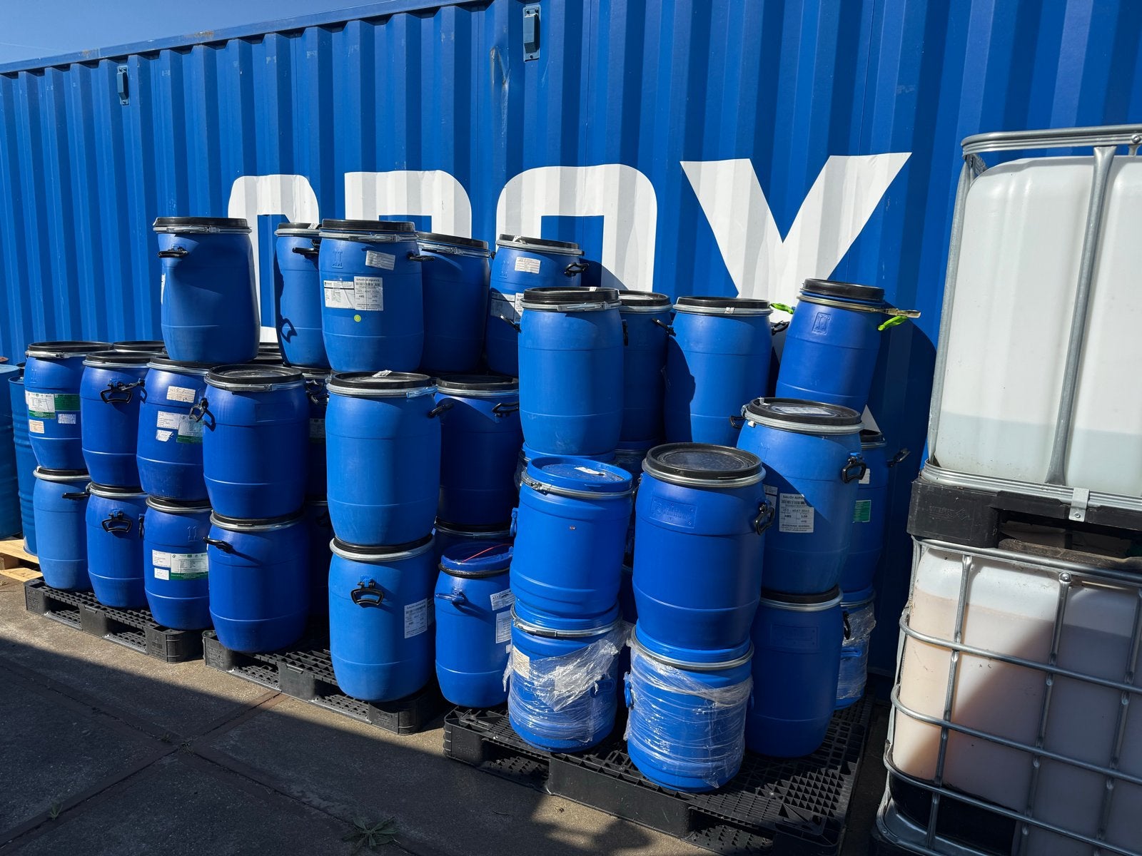 Blauwe vaten te koop, Minder dan 75 liter, Ophalen, Zo goed als nieuw, Kunststof