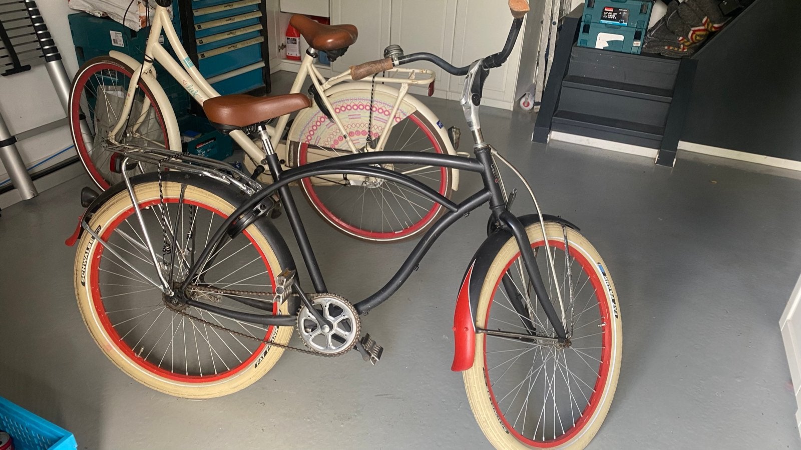 Stoere zwarte cruiserfiets met rode accenten, Terugtraprem, Gebruikt, 53 tot 57 cm, Ophalen