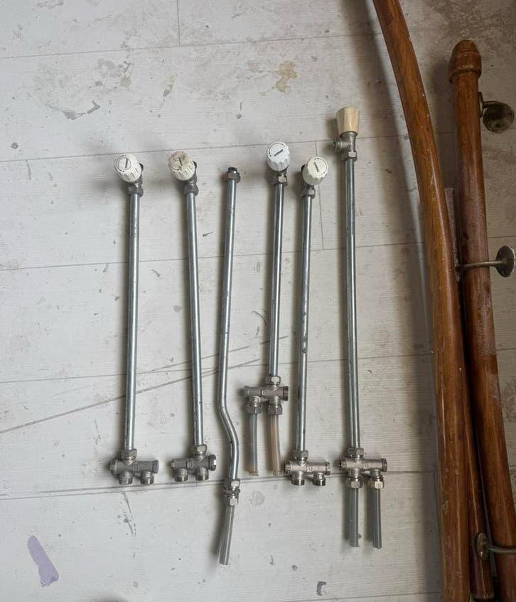 Aansluitset radiator onderblok thermostaat, Doe-het-zelf en Verbouw, Verwarming en Radiatoren, Ophalen, Minder dan 30 cm, Radiator