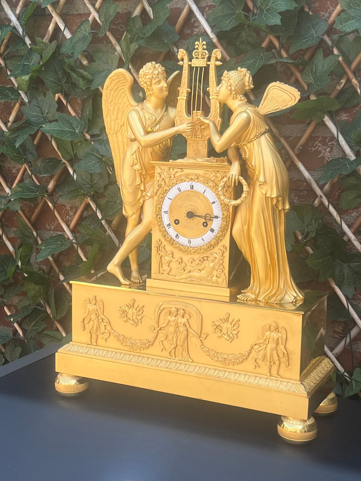Empire brons verguld, Ophalen