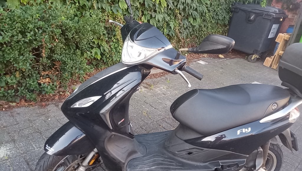 Piaggio Bromscooter Fly 4T/4V ( 60 km/uur ), Fietsen en Brommers, Ophalen, Gebruikt, Maximaal 45 km/u, Fly