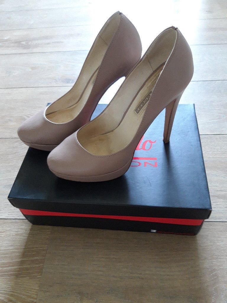 Mooie beige hoge hakken / pumps 40 Buffalo, Kleding | Dames, Pumps, Beige, Ophalen of Verzenden, Zo goed als nieuw