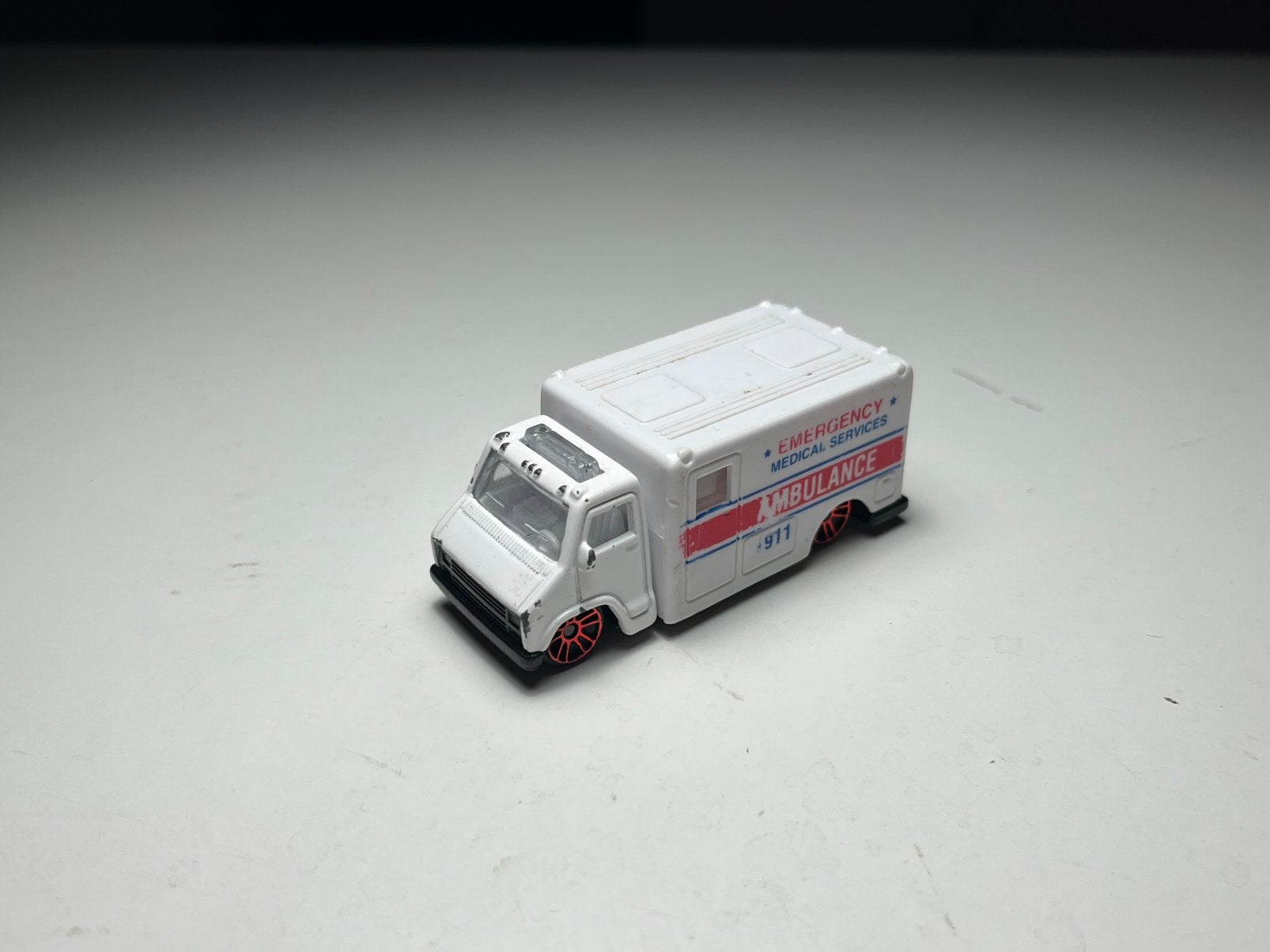 Maisto - Ambulance - Schaal 1:64, Verzenden, Zo goed als nieuw, Auto